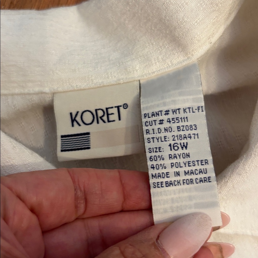 Vintage 1990’s Koret white and black tropical animal button-up top. Size 16W. - Picture 3 of 17